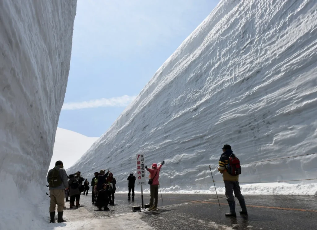 65-foot-tall snow corridor in Japan where cars actually drive has people wondering how it isn’t a real-life Mario Kart stage