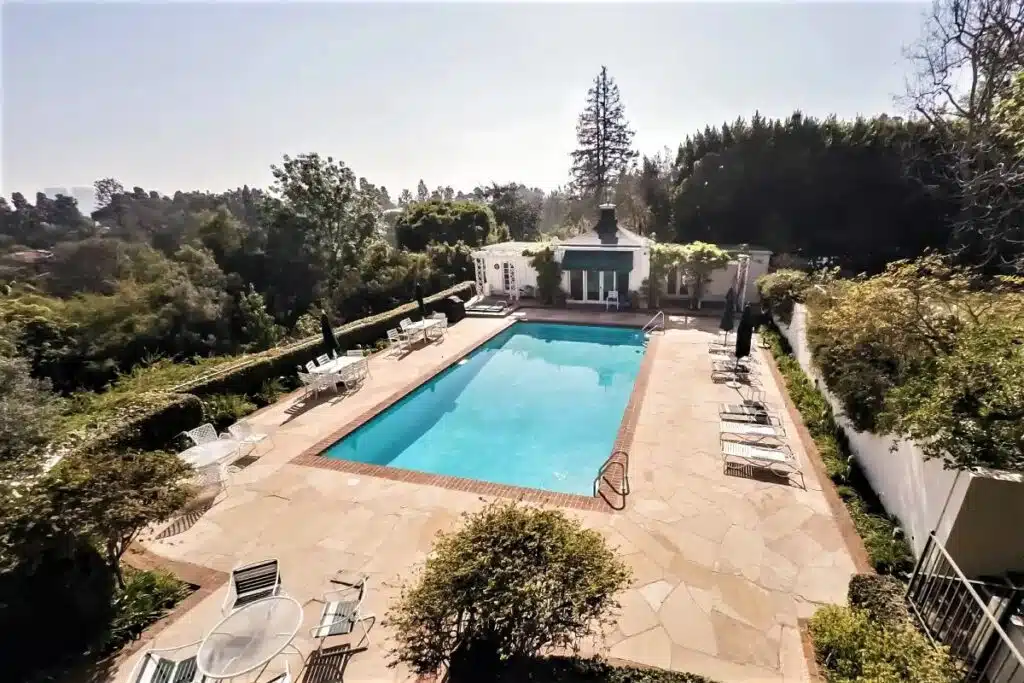 Taylor Swift's estate, swimming pool