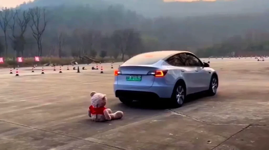 Tesla and Chinese EVs put head-to-head in reverse safety test to show which automatically stops for small obstacles and there's a major gap in tech