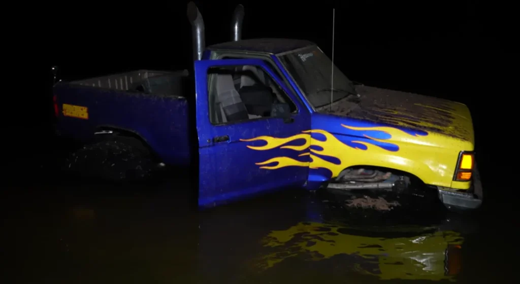 Kansas man buys jet boats from Temu and immediately realizes it's not going to plan after opening the box