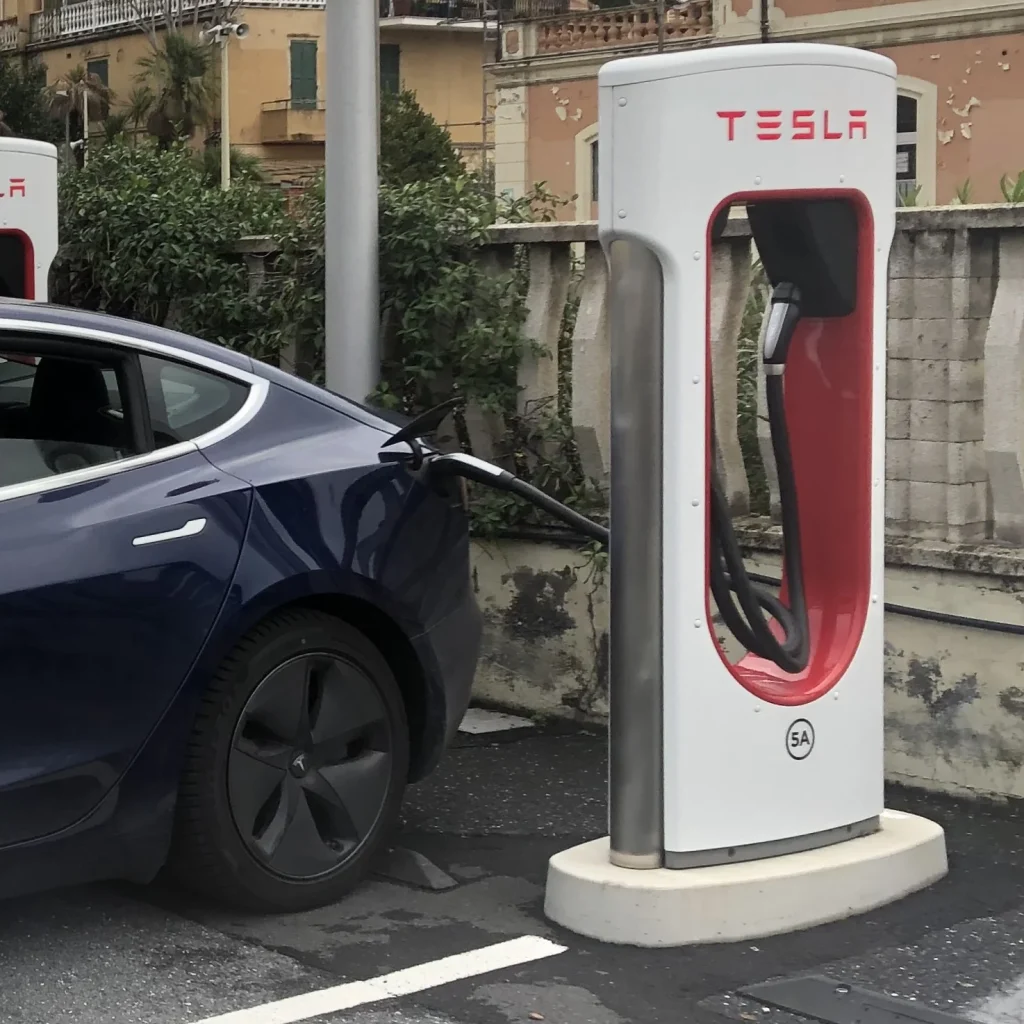 Tesla and Subaru owner in the US compares costs between EV and gas