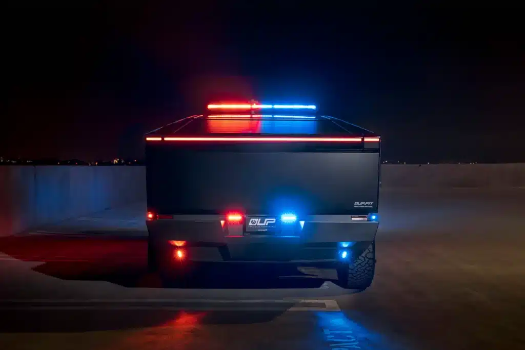 Tesla-Cybertruck-badass-police-car