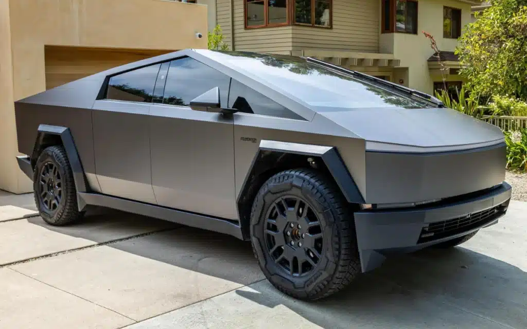 This mans old his Tesla Cyberbeast for a $40,000 loss