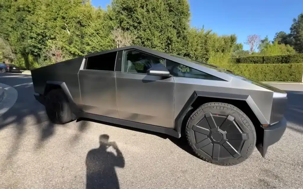 Tesla Cybertruck quietly gets major offer to try and get more people to buy a Cybertruck EV