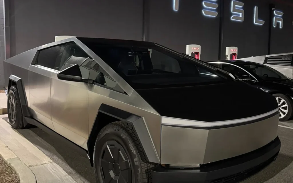 This Tesla Cybertruck owner from Tennessee has been overwhelmed with positive feedback for his car as he parked up at a pizza restaurant and Starbucks