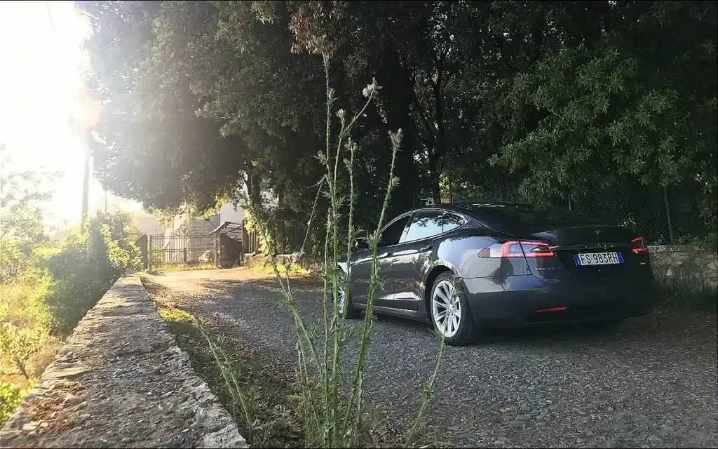 Tesla FSD Autopilot summon