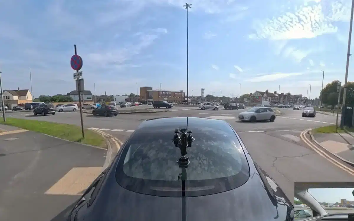 Full Self-Driving Tesla takes on the world’s most difficult roundabout