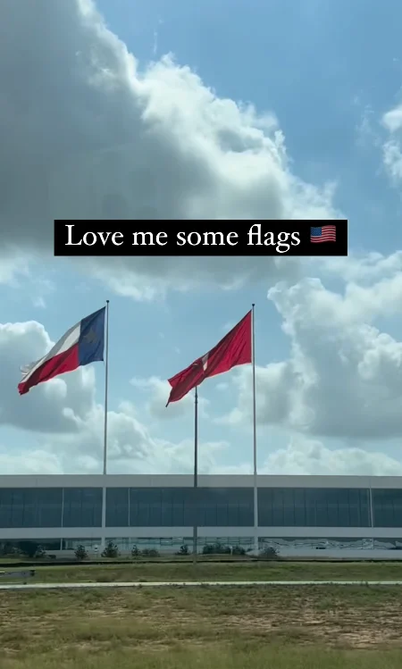 Woman shares footage of driving past Tesla’s Texas Gigafactory and it looks like she’s passing an entire city