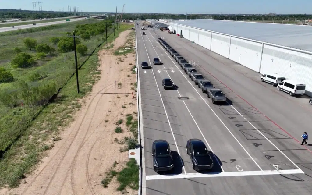 Giga Texas has been spotted producing self-driving cars that are driving themselves to the outbound lot.