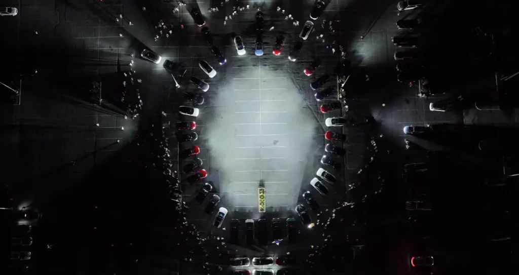Over 150 Tesla owners gathered together in Maryland parking lot and put on an incredible light show that's stunning to watch