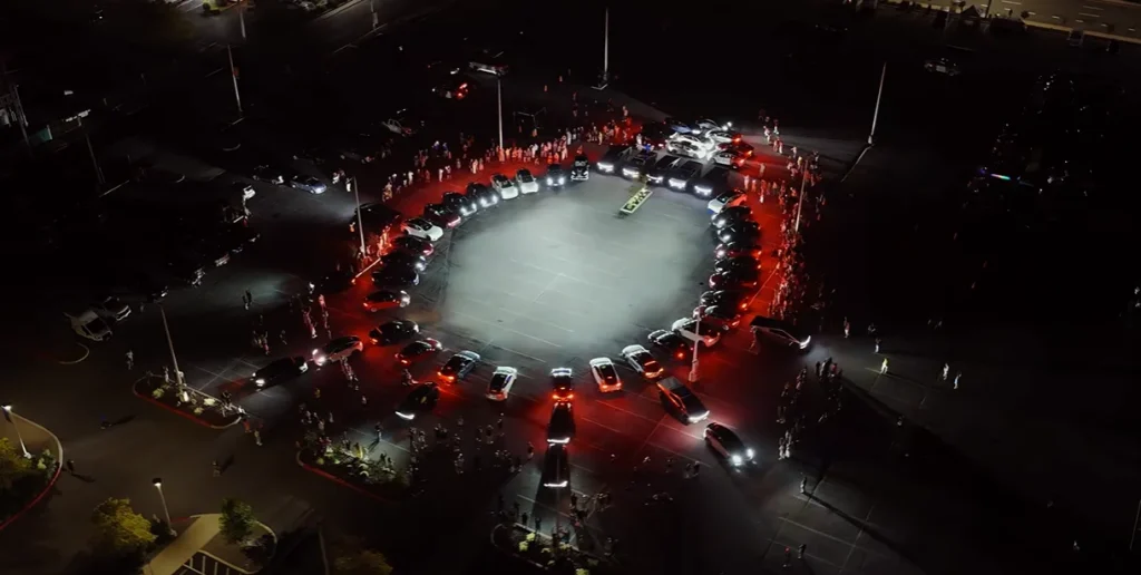 Over 150 Tesla owners gathered together in Maryland parking lot and put on an incredible light show that's stunning to watch