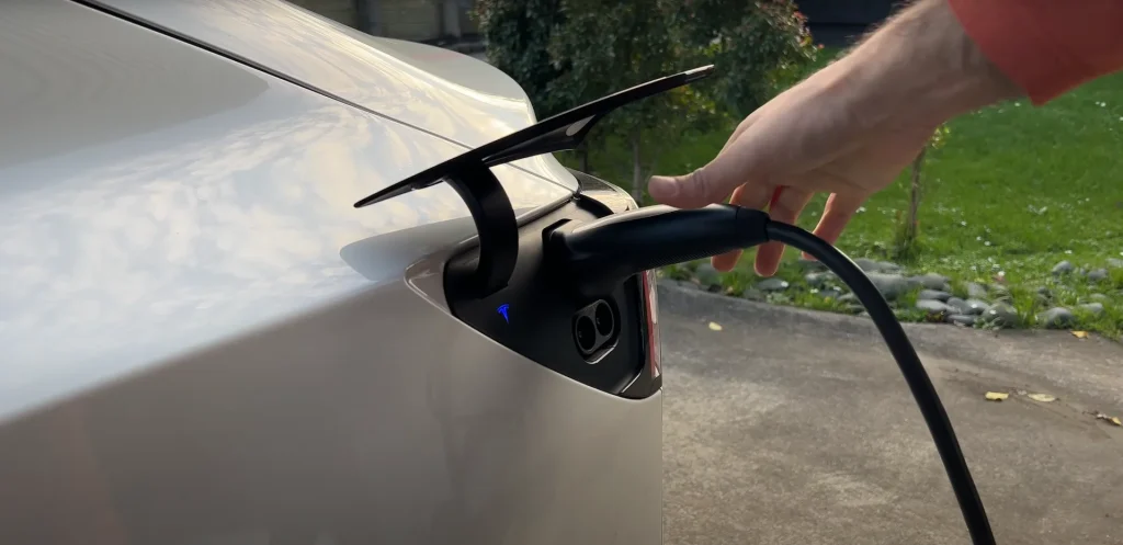 Man has been driving Tesla Model 3 for a year so compares charging costs to fuel costs for gas car, there's a staggering difference