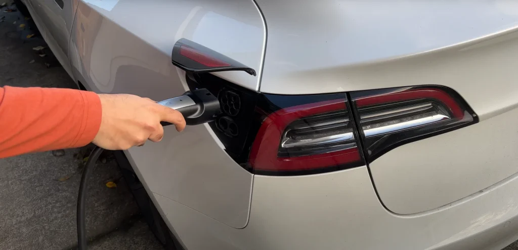 Man has been driving Tesla Model 3 for a year so compares charging costs to fuel costs for gas car, there's a staggering difference