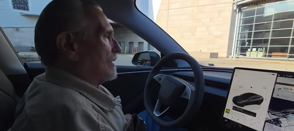 82-year-old retired bus driver who doesn't like EVs tries Tesla Model 3 for the first time and his reaction is priceless
