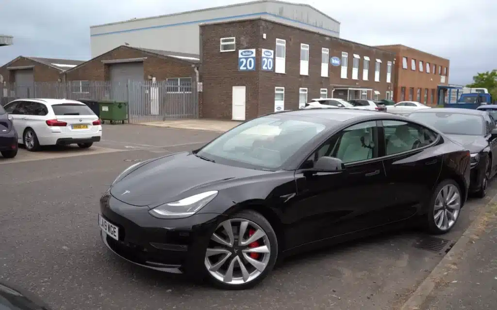 In a bid to see which model uses assisted parking the best, this man ran a test between a Tesla Model S, Audi e‑tron, Ford Mustang Mach-E, and a BMW i4