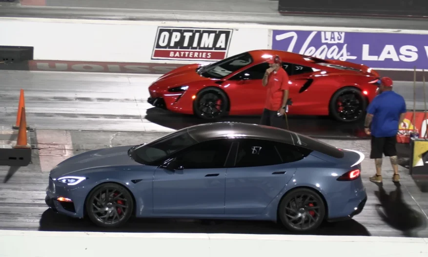 People stunned by 'absolute joke' take-off from Tesla Model S Plaid as it drag races McLaren Artura in Las Vegas