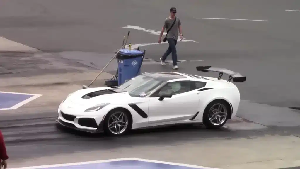 Tesla-Model-S-Plaid-drag-races-a-supercharged-Corvette-ZR1-1