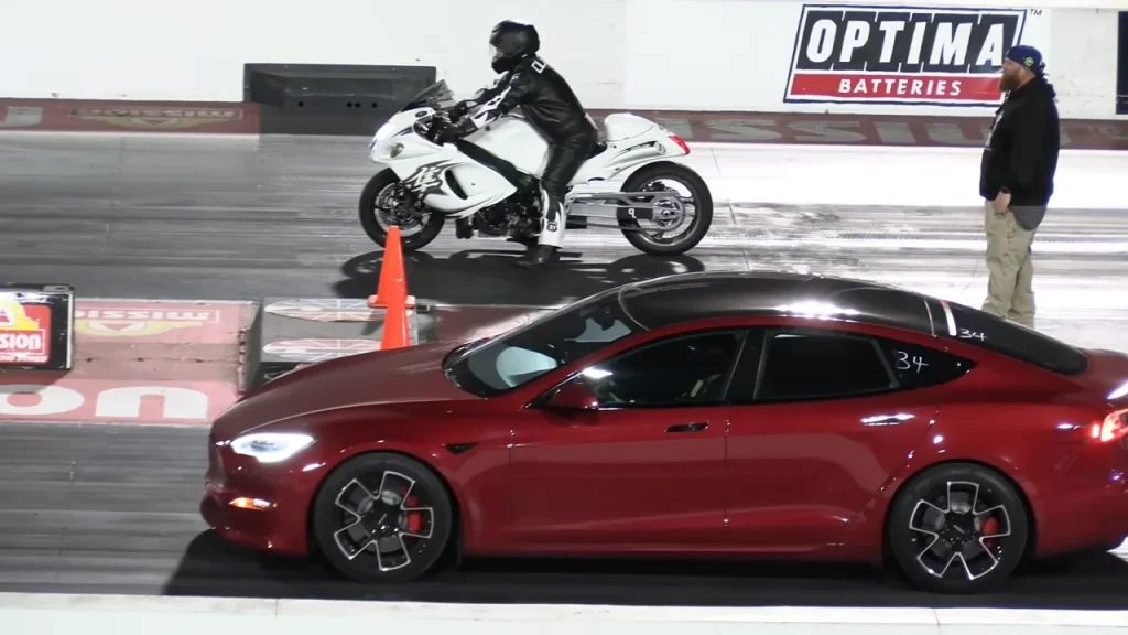 Tesla Model S Plaid faces off against Suzuki Hayabusa motorbike in a drag race and it's not even close
