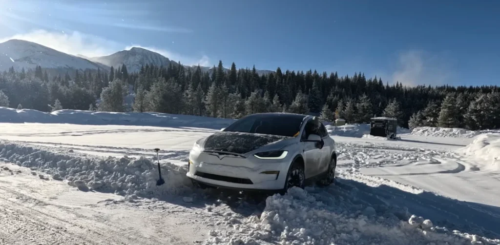 Oregon man tests how his Tesla Model X performs in the middle of a -15°F snowstorm in Colorado