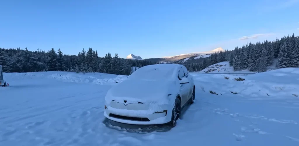Oregon man tests how his Tesla Model X performs in the middle of a -15°F snowstorm in Colorado
