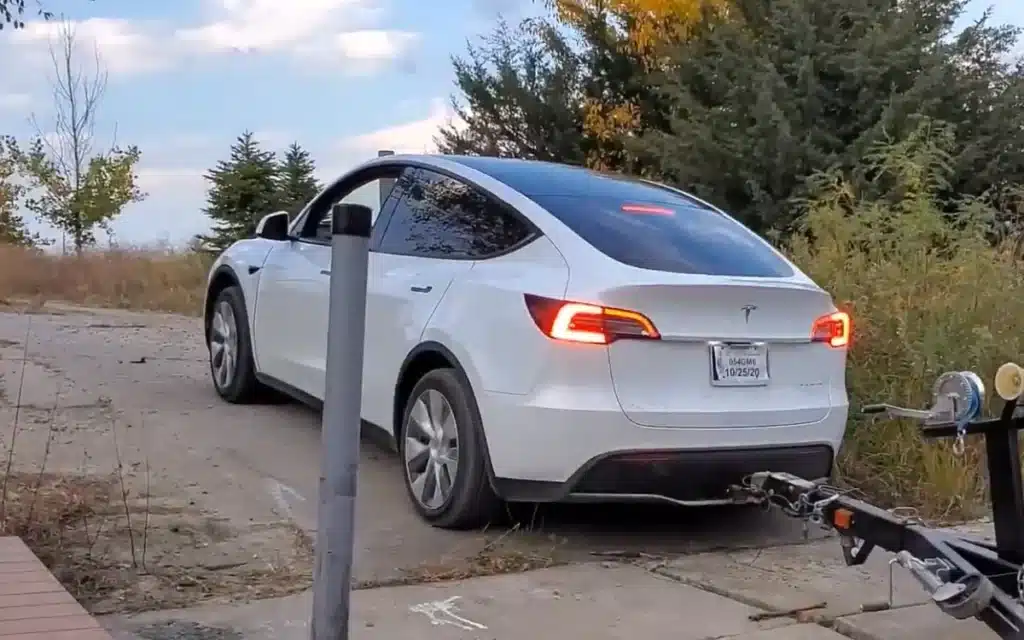Man tows boat out of Nebraska lake with Tesla Model Y, offers words of praise