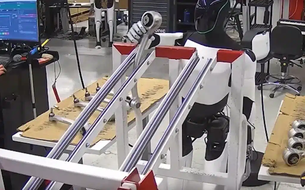 Latest Tesla Optimus video is the most impressive showcase yet of the robot abilities