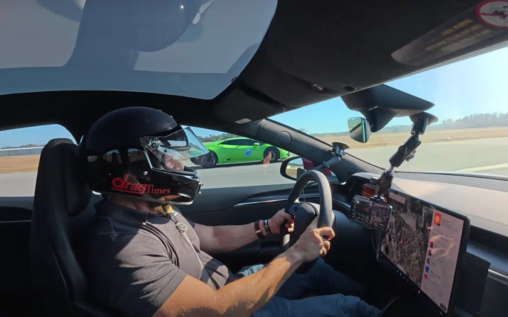 Lamborghini Huracán vs Tesla Plaid drag race