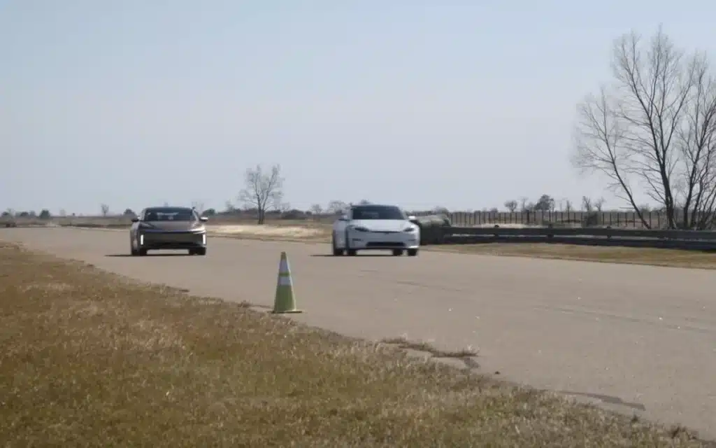 Tesla Plaid vs Lucid Air EV Drag Race