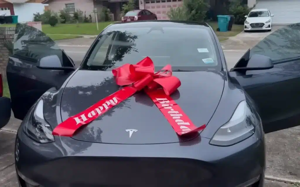 Mom pranked daughter with Kia minivan over Tesla first car