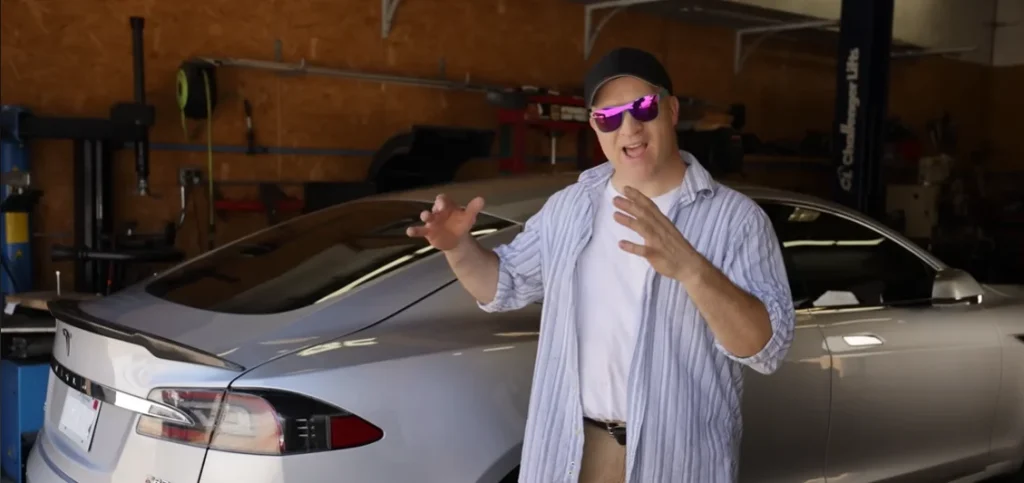 Tesla owner hits 0% battery on the road then comes up with a brilliant way to recharge without using a charger