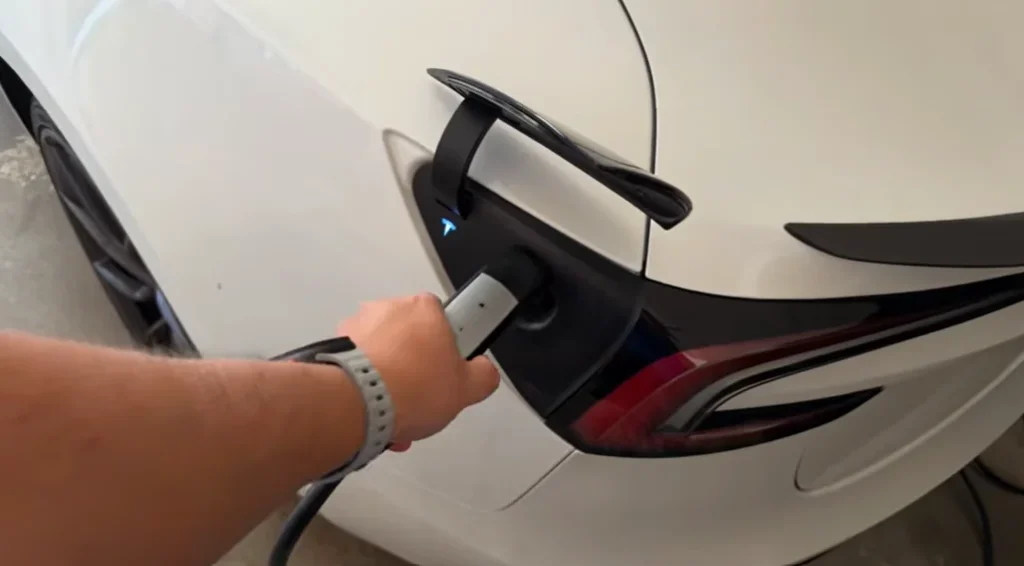 US man who's driven Tesla for 8 months compares charging costs to gas costs and finds surprising result to challenge common misconception