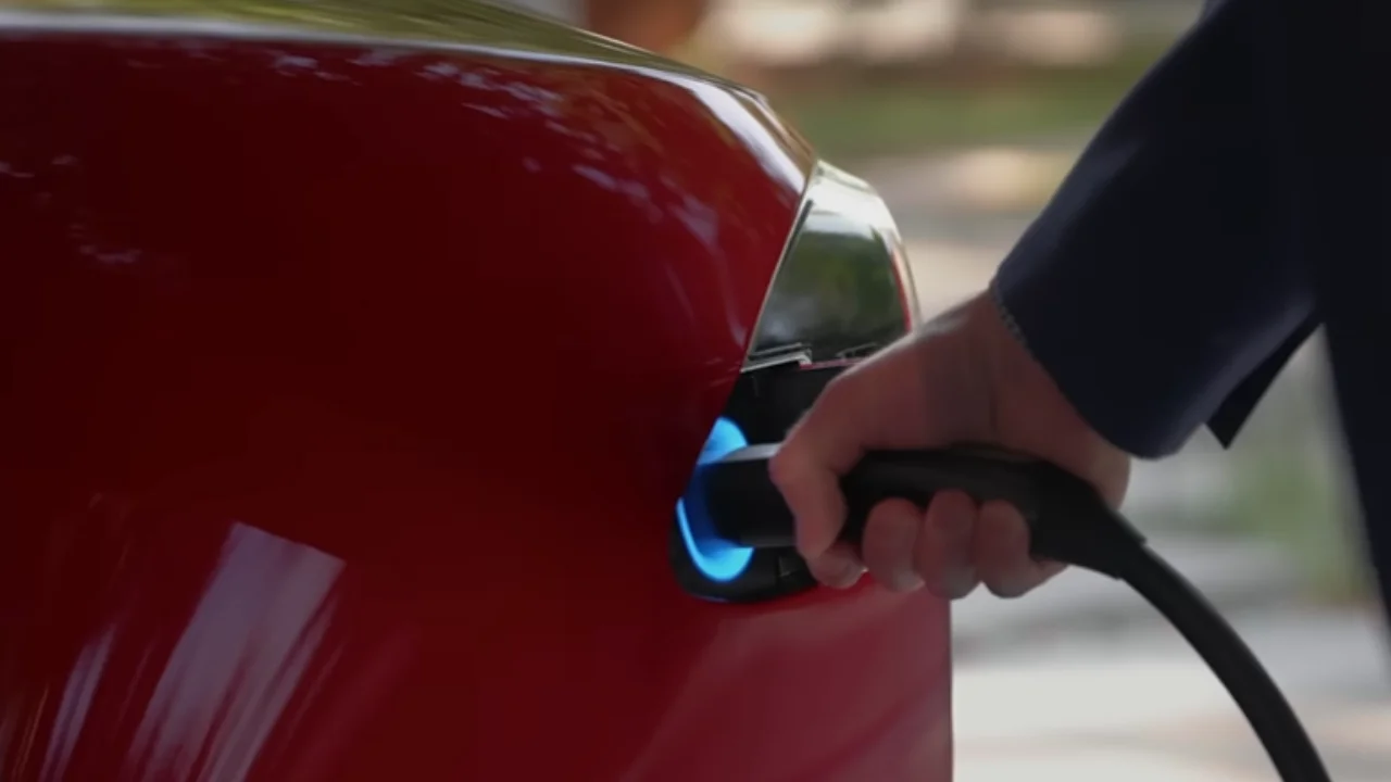 Canada man left stunned after colleague who drives Tesla shows him how much she paid for charging in a year