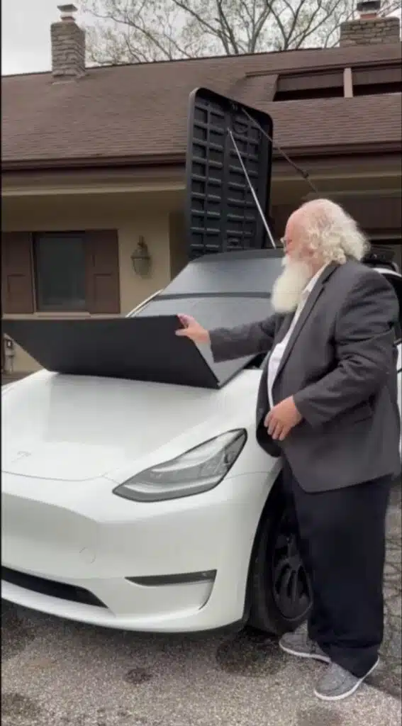 US man finds genius solar panel way to charge his Tesla that can be used anywhere, doesn't need a charging port