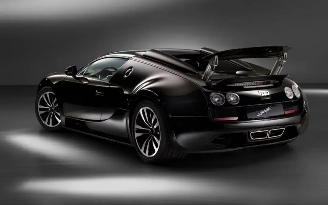 Bugatti Veyron burns 100 liters of fuel at lightning speed