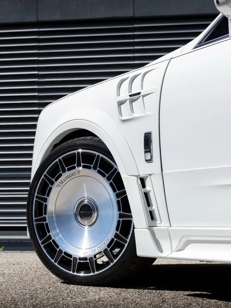 The Rolls-Royce Cullinan isn't the world's most discreet car, but it still lends itself particularly well to extreme customization