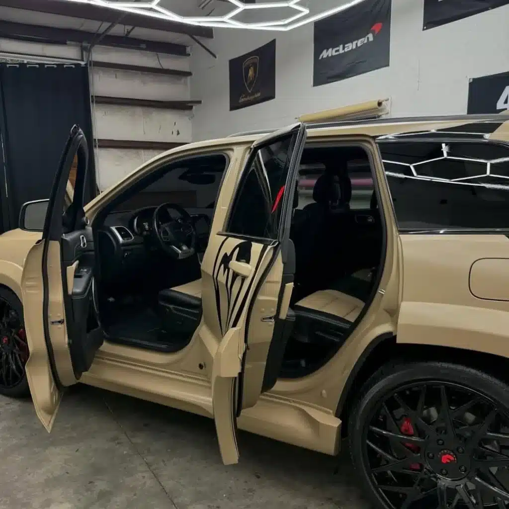 Jeep Grand Cherokee Trackhawk interior