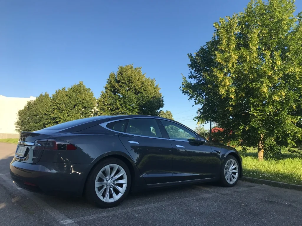 The Tesla Model S P100D and the McLaren 570S are two exceptionally fast cars