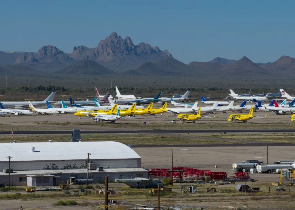 The US Air Force bought an old Lufthansa Boeing 747 and immediately parked in the Arizona desert and dismantled it