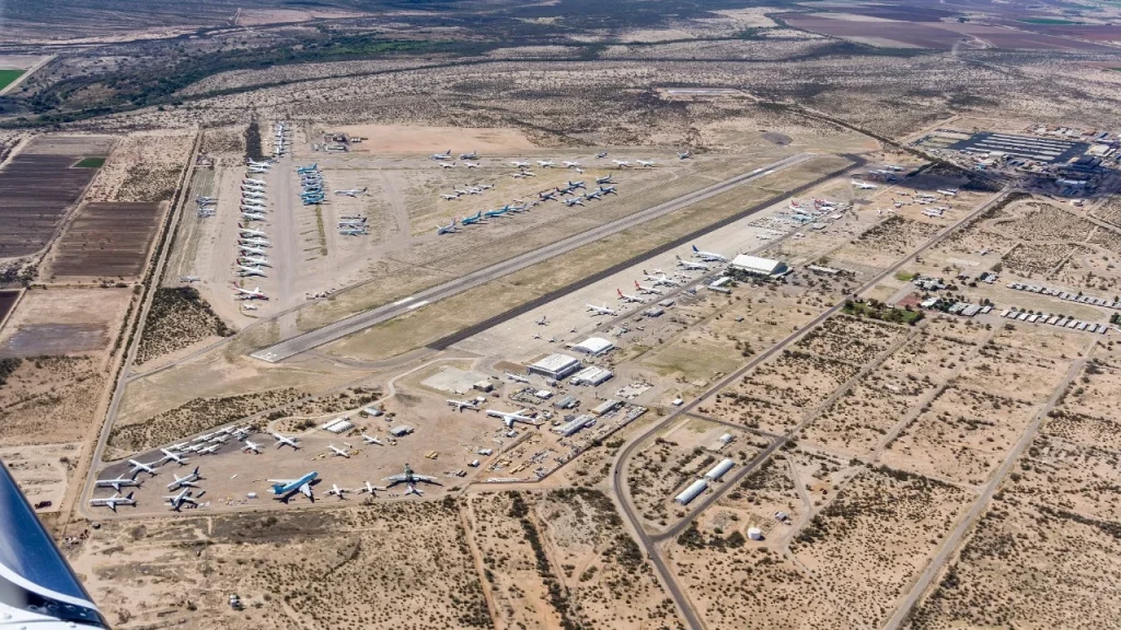 The US Air Force bought an old Lufthansa Boeing 747 and immediately parked in the Arizona desert and dismantled it