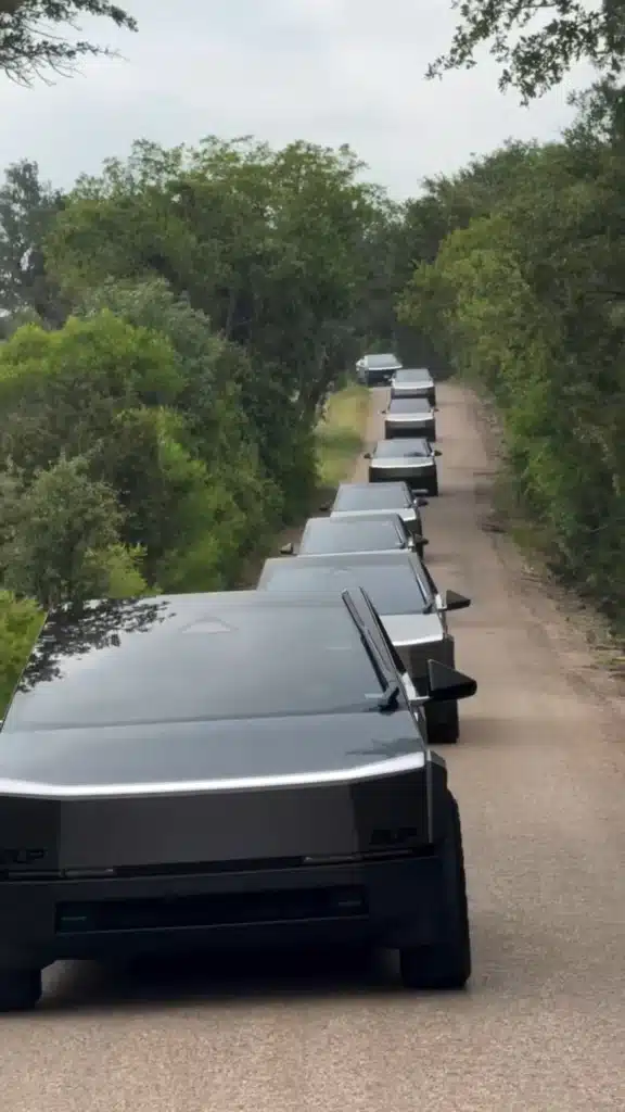 The-largest-Cybertruck-meet-happened-in-Texas