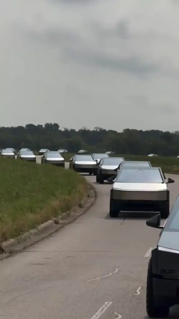 The-largest-Cybertruck-meet-in-Texas