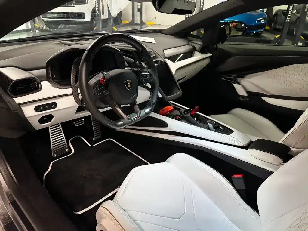 Lamborghini Revuelto interior