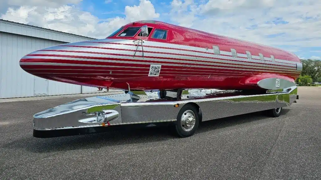 The-whole-story-of-how-a-man-bought-Elvis-private-jet-at-an-auction-and-converting-it-into-an-RV-to-drive