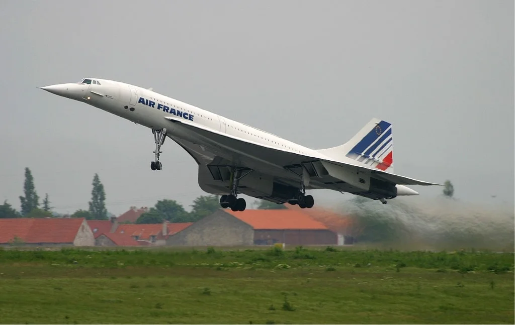 Theoretically, modern commercial planes are perfectly capable of flying much faster than 600 mph, but they don't