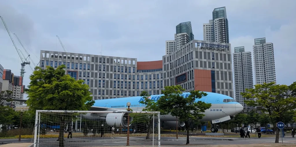 There's a full-size Boeing 777-200ER that's been living parked on a university campus in South Korea
