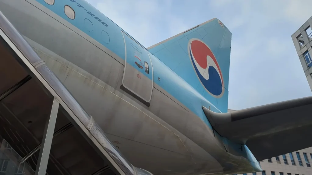 There's a full-size Boeing 777-200ER that's been living parked on a university campus in South Korea