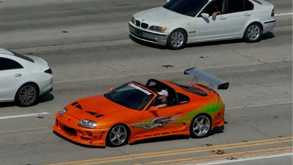 This guy in Los Angeles, California spends most of his time photographing the coolest cars from his window, and the result is stunning