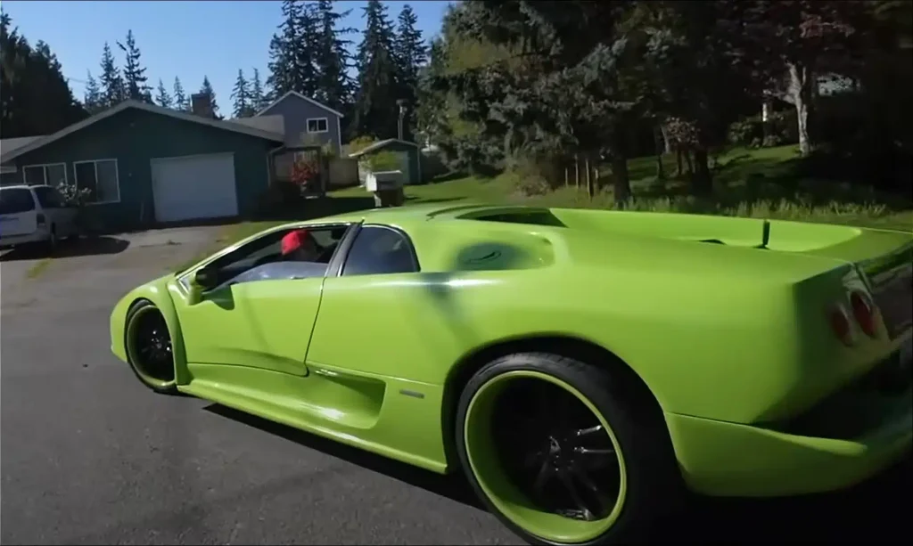 These guys flew to Seattle to buy a fake Lamborghini Diablo they found on Craigslist but what really shocked them was the state of the car main