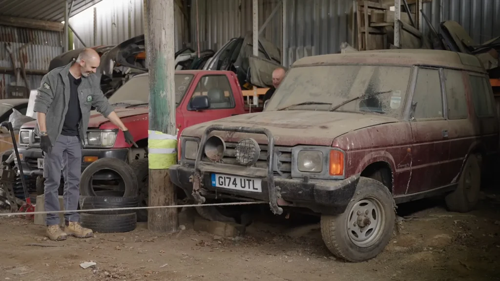 These guys managed to save an original 1989 Land Rover Discovery 1 that spent who knows how long abandoned in a barn