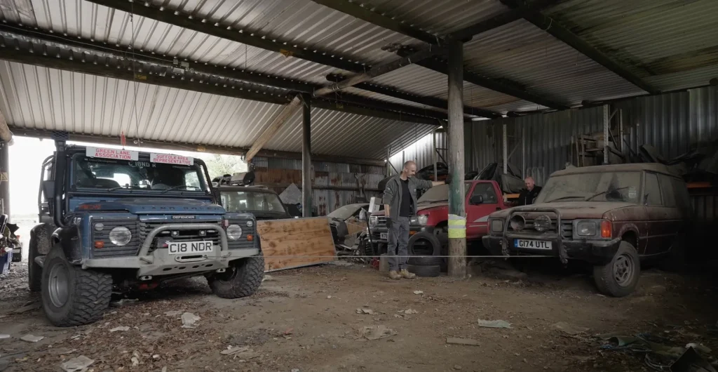These guys managed to save an original 1989 Land Rover Discovery 1 that spent who knows how long abandoned in a barn